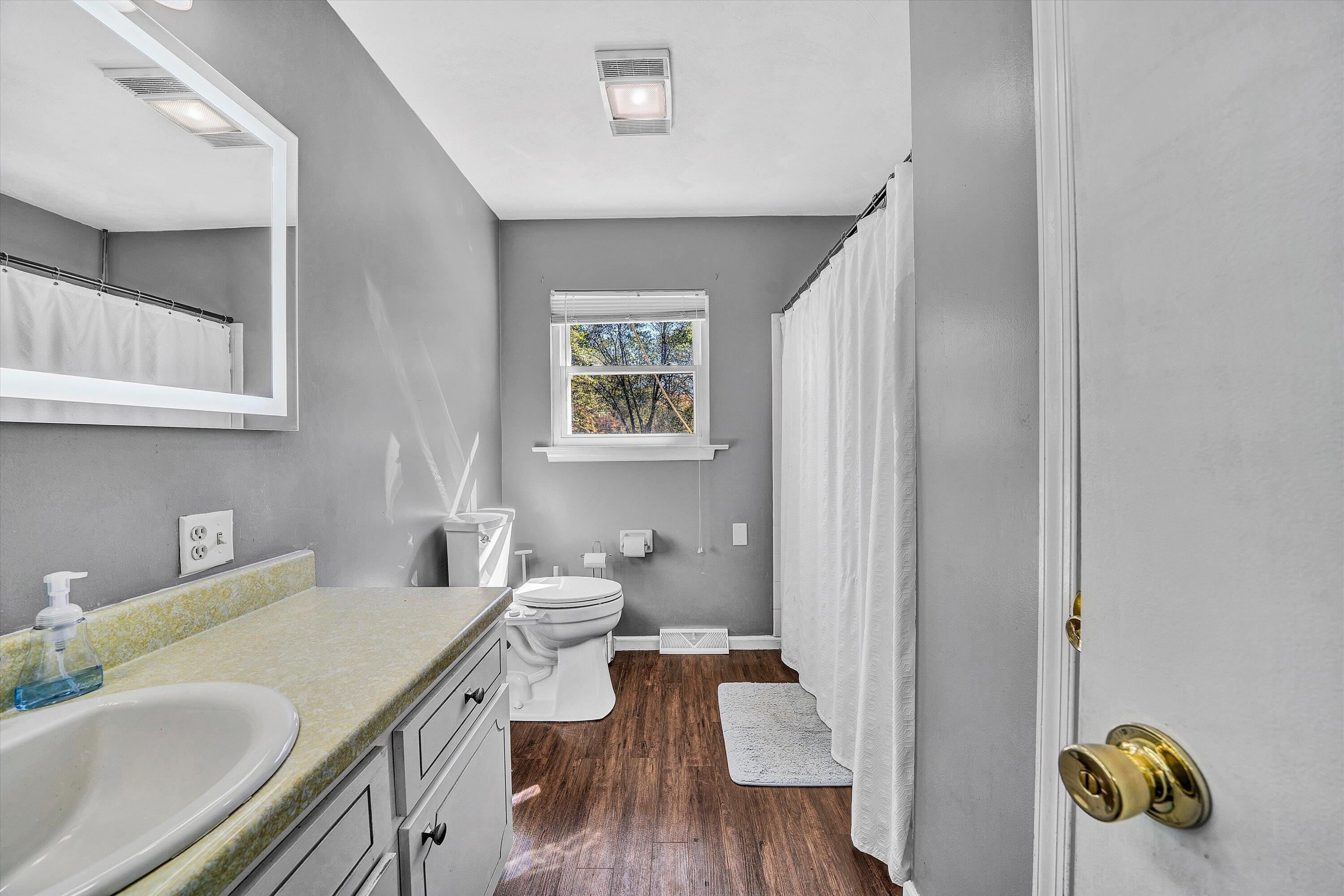 2124 Beavers Lane Vinton, VA 24179 - Photo 14 of 27 Full Bath