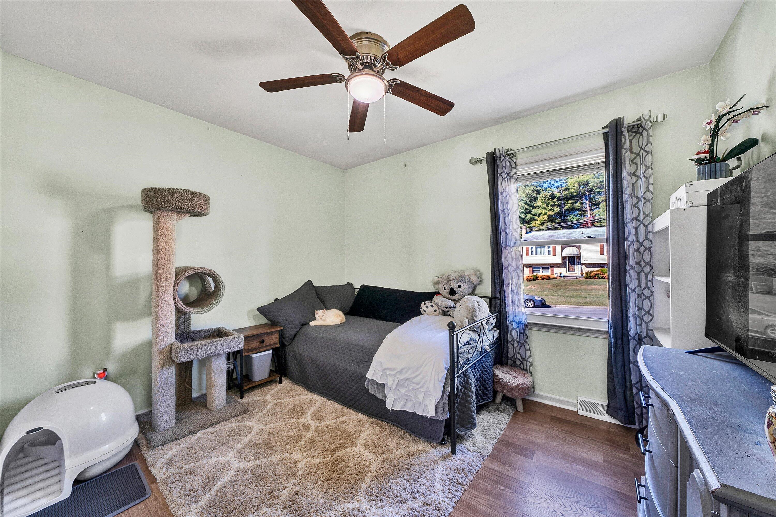 2124 Beavers Lane Vinton, VA 24179 - Photo 17 of 27 Bedroom 4