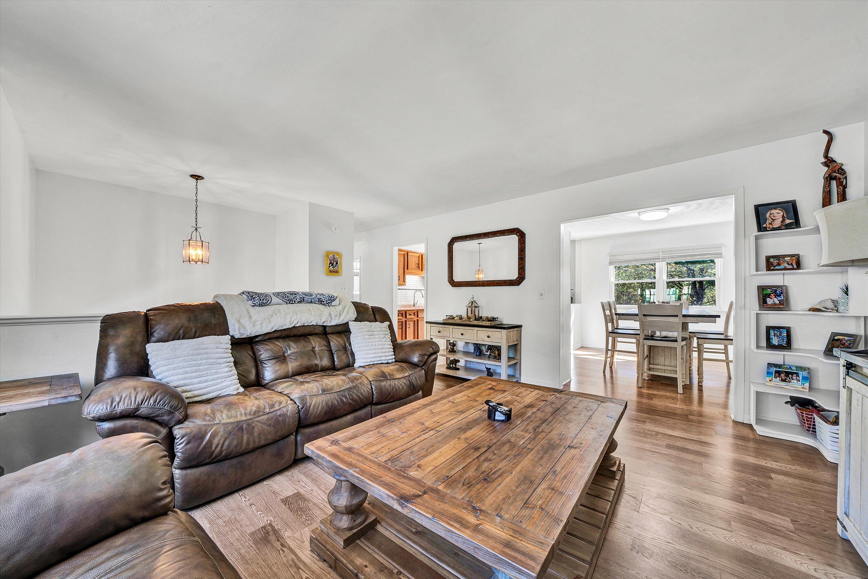 2124 Beavers Lane Vinton, VA 24179 - Photo 2 of 27 Family Room