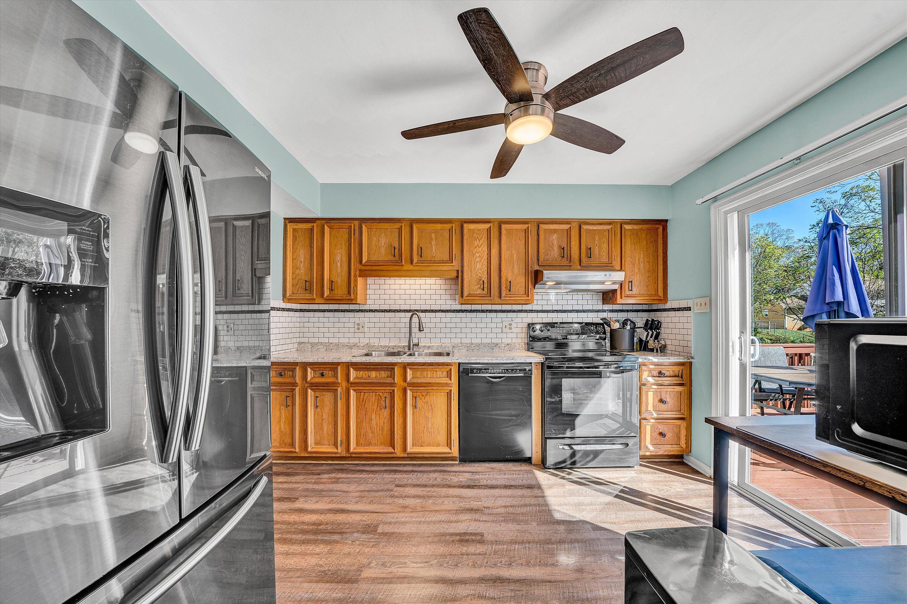 2124 Beavers Lane Vinton, VA 24179 - Photo 5 of 27 Kitchen