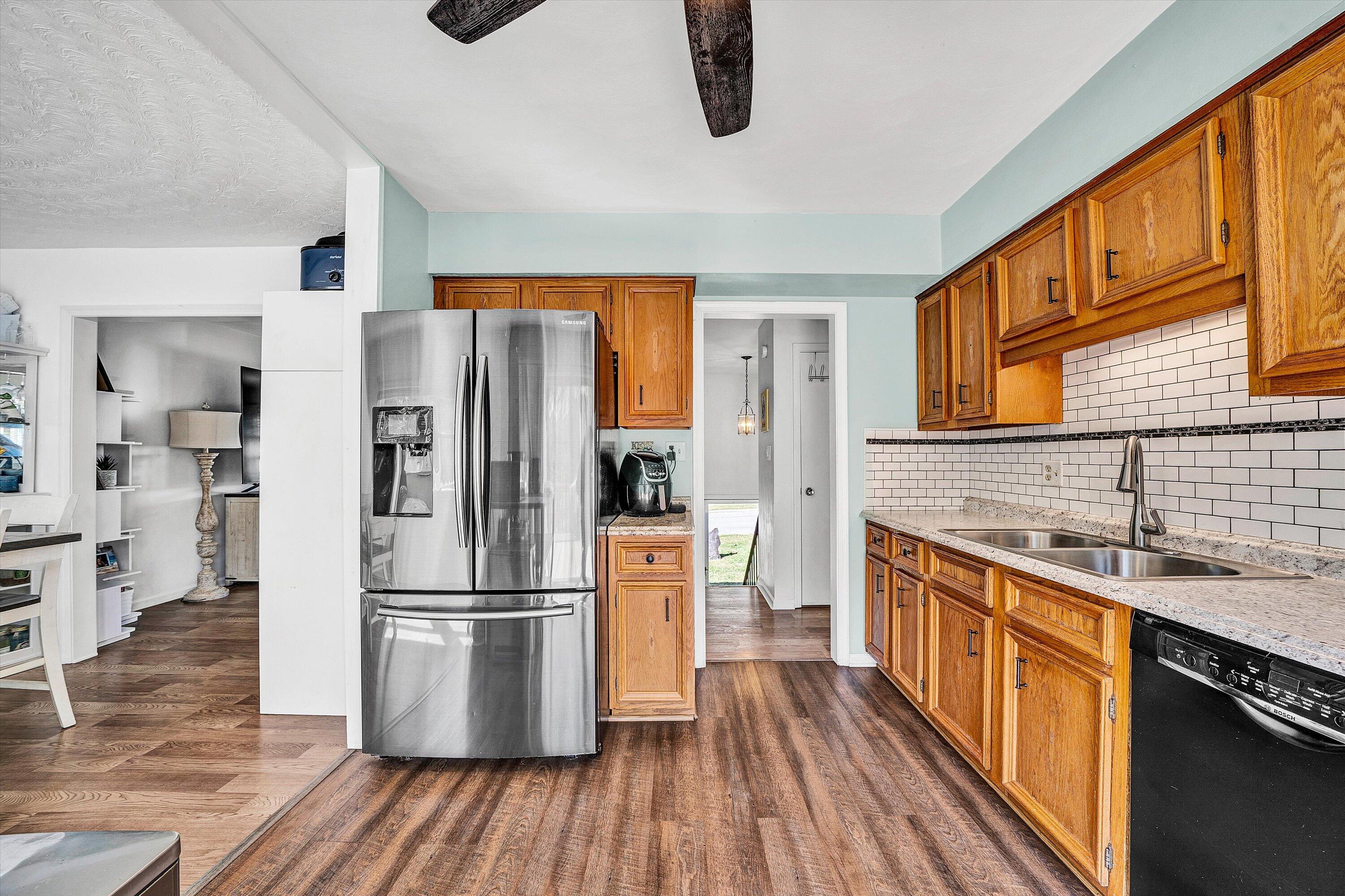 2124 Beavers Lane Vinton, VA 24179 - Photo 8 of 27 Kitchen