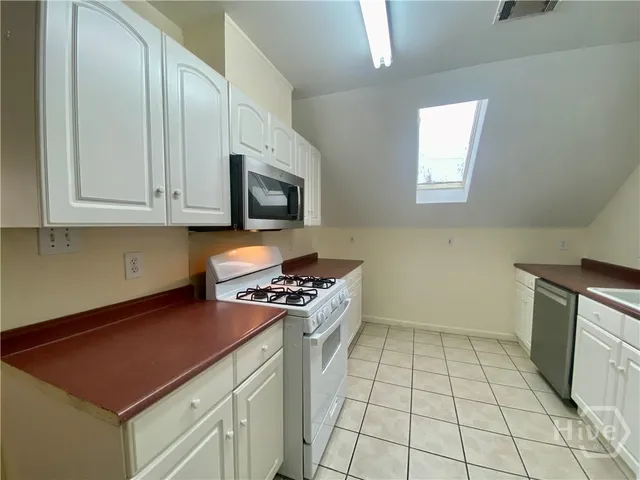 $1,450 | 1315 B Bonaventure Road, Unit UPSTAIRS, Savannah, GA 31404