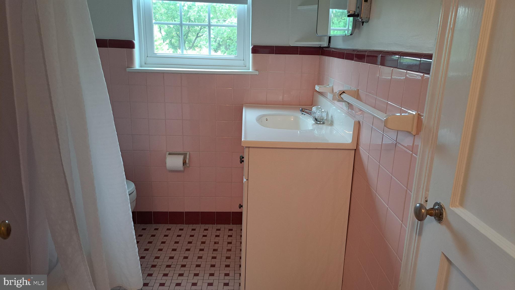 6320 Sunnybrook Road Flourtown, PA 19031 - Photo 29 of 53 Ceramic Tile Hall Bath