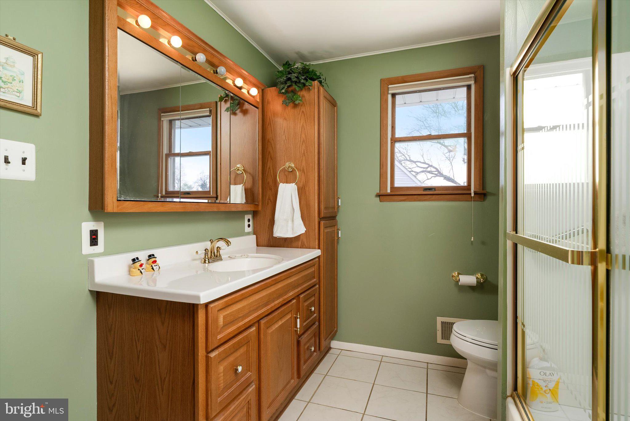 24 Cumberland Road Hamilton, NJ 08690 - Photo 14 of 29 Main floor Bath