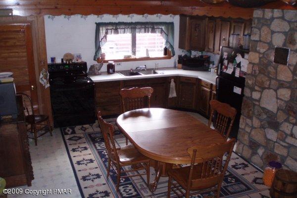 334 Beaver Valley Road Stroudsburg, PA 18360 - Photo 4 of 12 Eat-in Kitchen