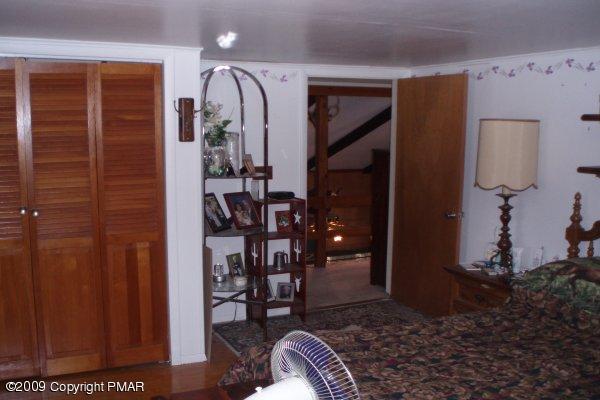 334 Beaver Valley Road Stroudsburg, PA 18360 - Photo 5 of 12 Master bedroom