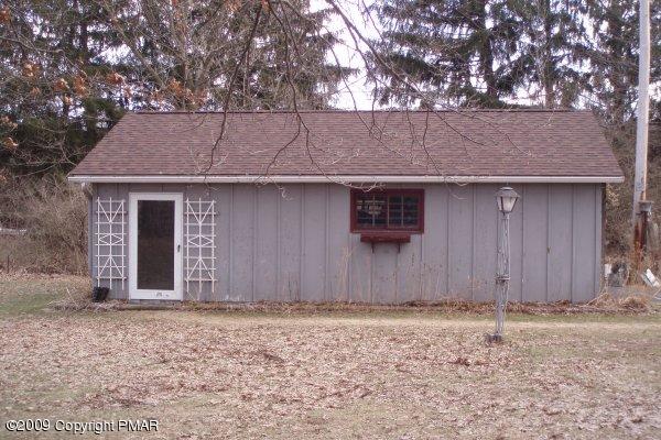 334 Beaver Valley Road Stroudsburg, PA 18360 - Photo 8 of 12 Garage