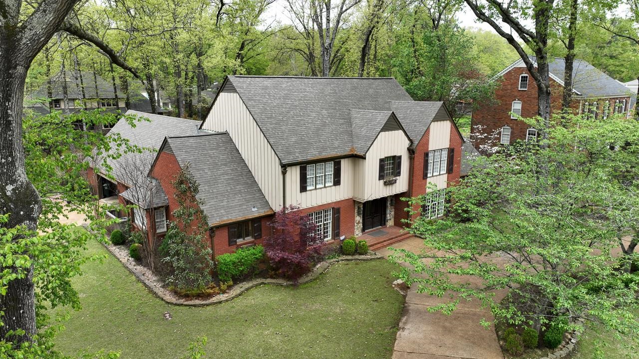 2301 Kirby Road Memphis, TN 38119 - Photo 2 of 7 This delightful home is brimming with character!