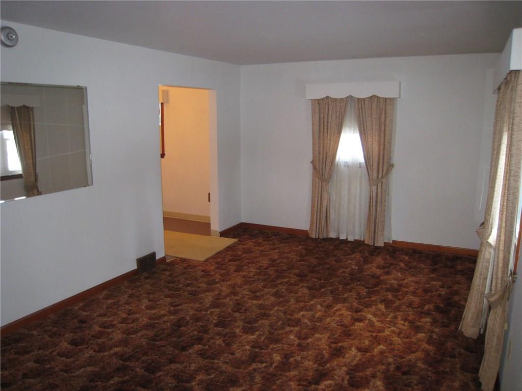 563 Engle Road Ohioville, PA 15052 - Photo 2 of 25 Living Room