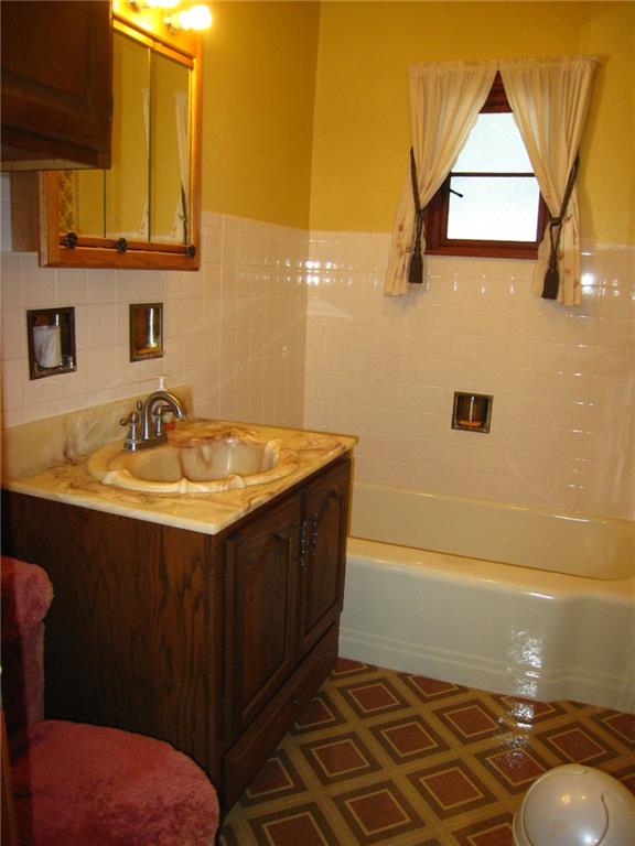563 Engle Road Ohioville, PA 15052 - Photo 7 of 25 Main Bathroom