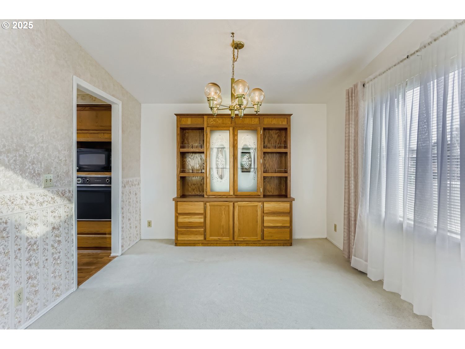 1504 Frontier Circle Forest Grove, OR 97116 - Photo 8 of 27 a living room with furniture and a window