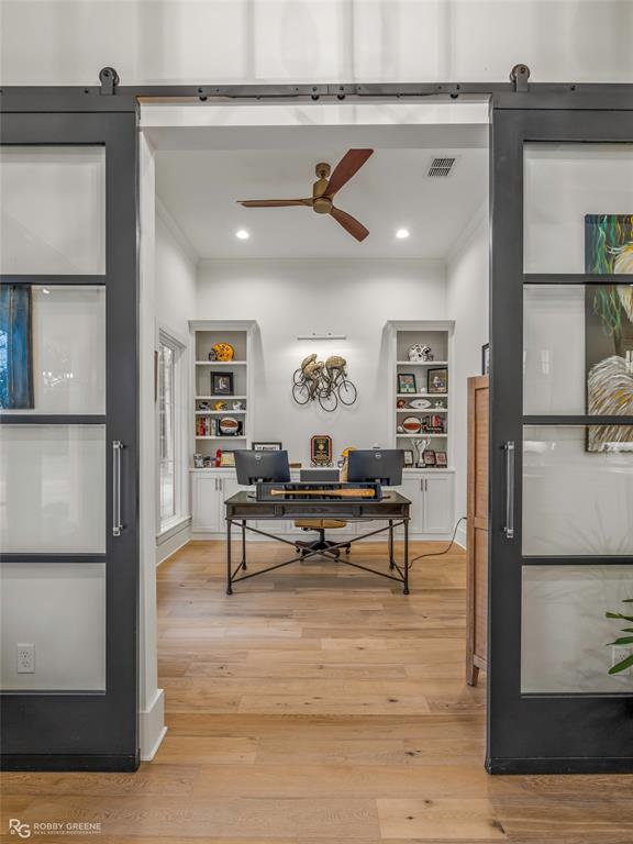 145 Crouch Road Benton, LA 71006 - Photo 12 of 40 a view of a livingroom with furniture and a table