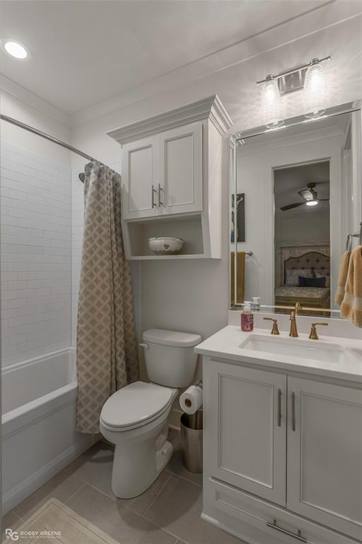 145 Crouch Road Benton, LA 71006 - Photo 25 of 40 a bathroom with a toilet sink vanity tub and shower