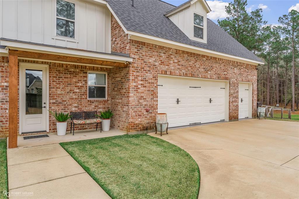 145 Crouch Road Benton, LA 71006 - Photo 39 of 40 Spacious garage with epoxy floors