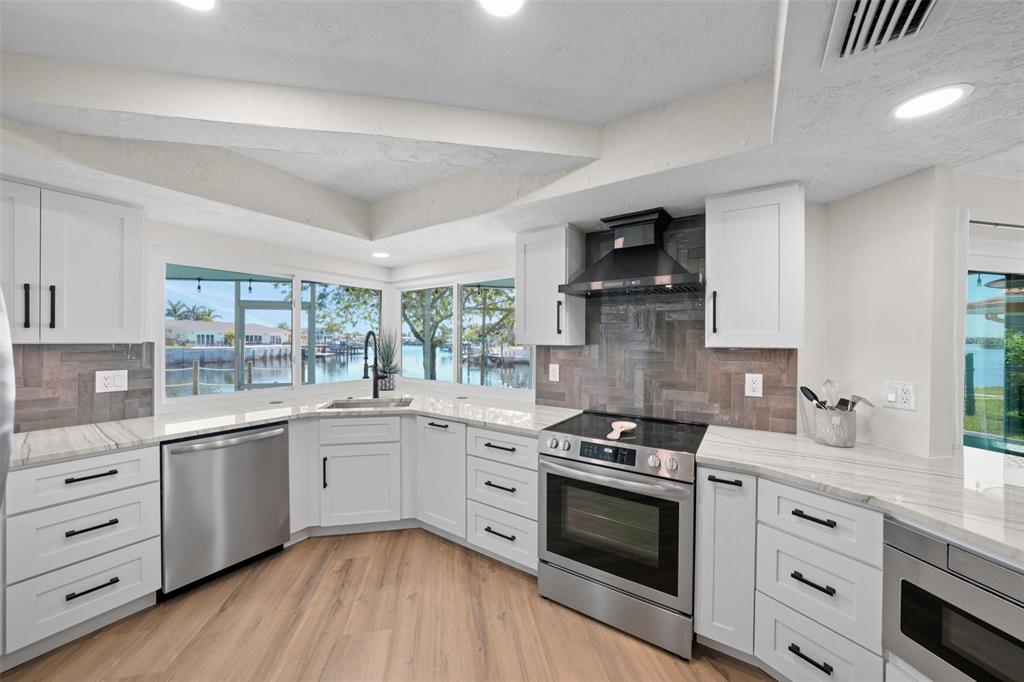 4968 South Shore Drive New Port Richey, FL 34652 - Photo 5 of 60