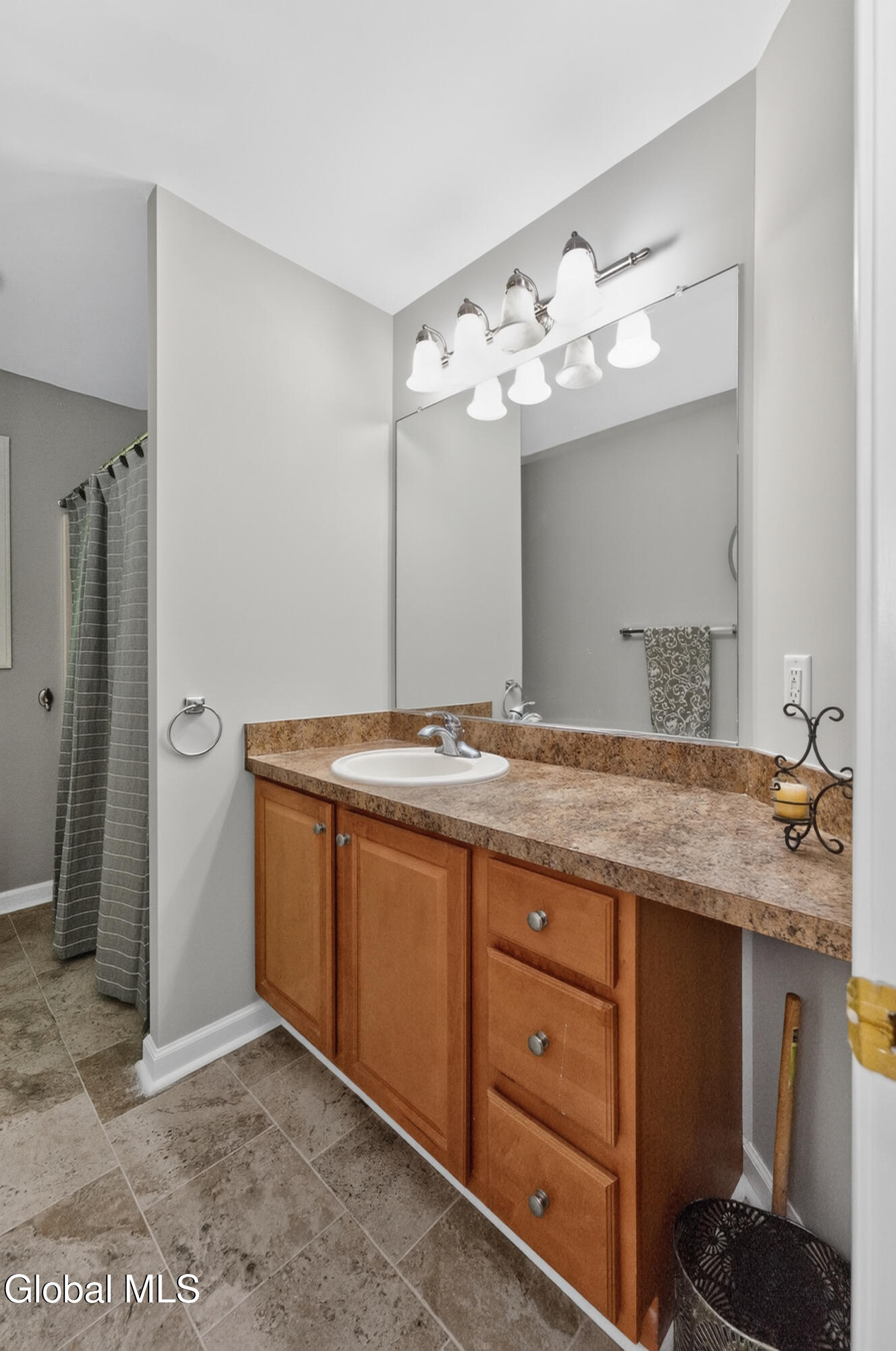 4303 Consaul Road Niskayuna, NY 12304 - Photo 24 of 35 Main Bathroom