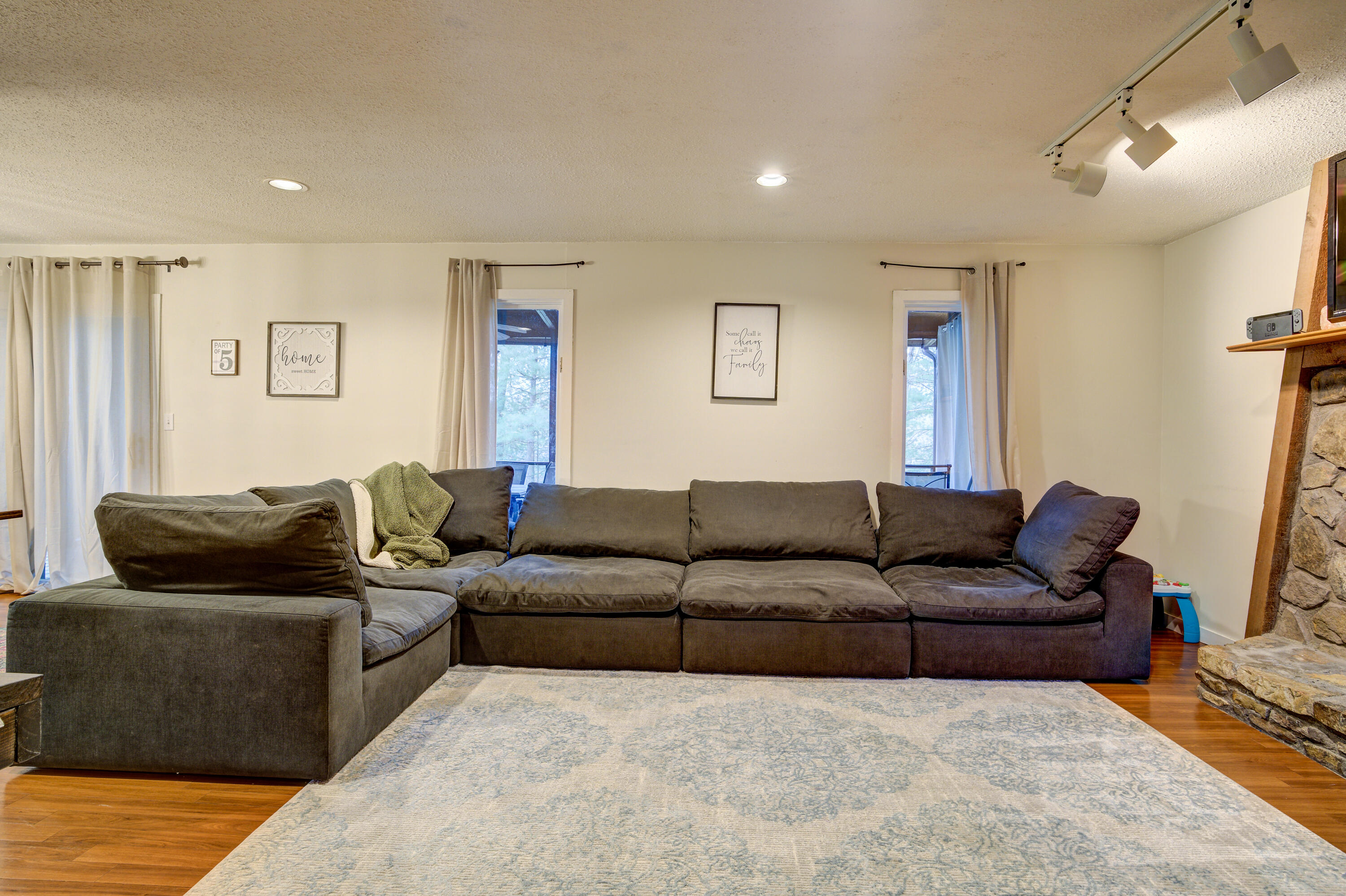 129 Foxport Road Kingsport, TN 37664 - Photo 9 of 28 living room