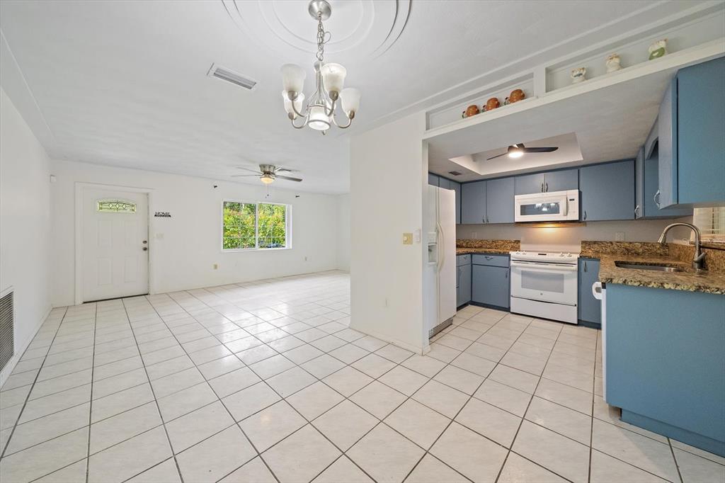 4812 Mink Road Sarasota, FL 34235 - Photo 8 of 27 Gallery Image 8