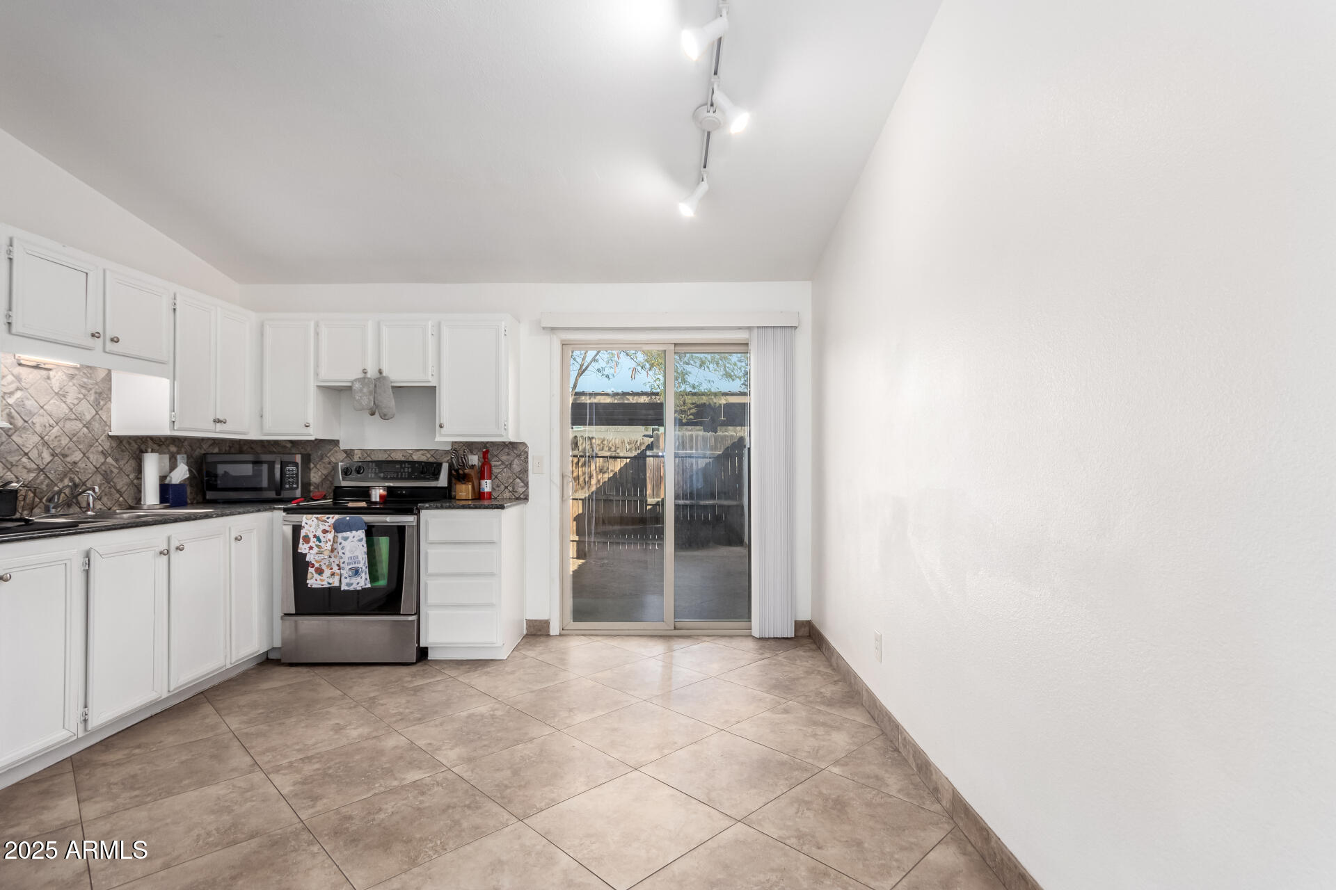 6711 West Osborn Road, Unit 140 Phoenix, AZ 85033 - Photo 5 of 18 07 Osborn