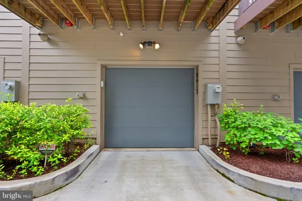 $3,950 | 10413 Fernwood Road, Bethesda, MD 20817