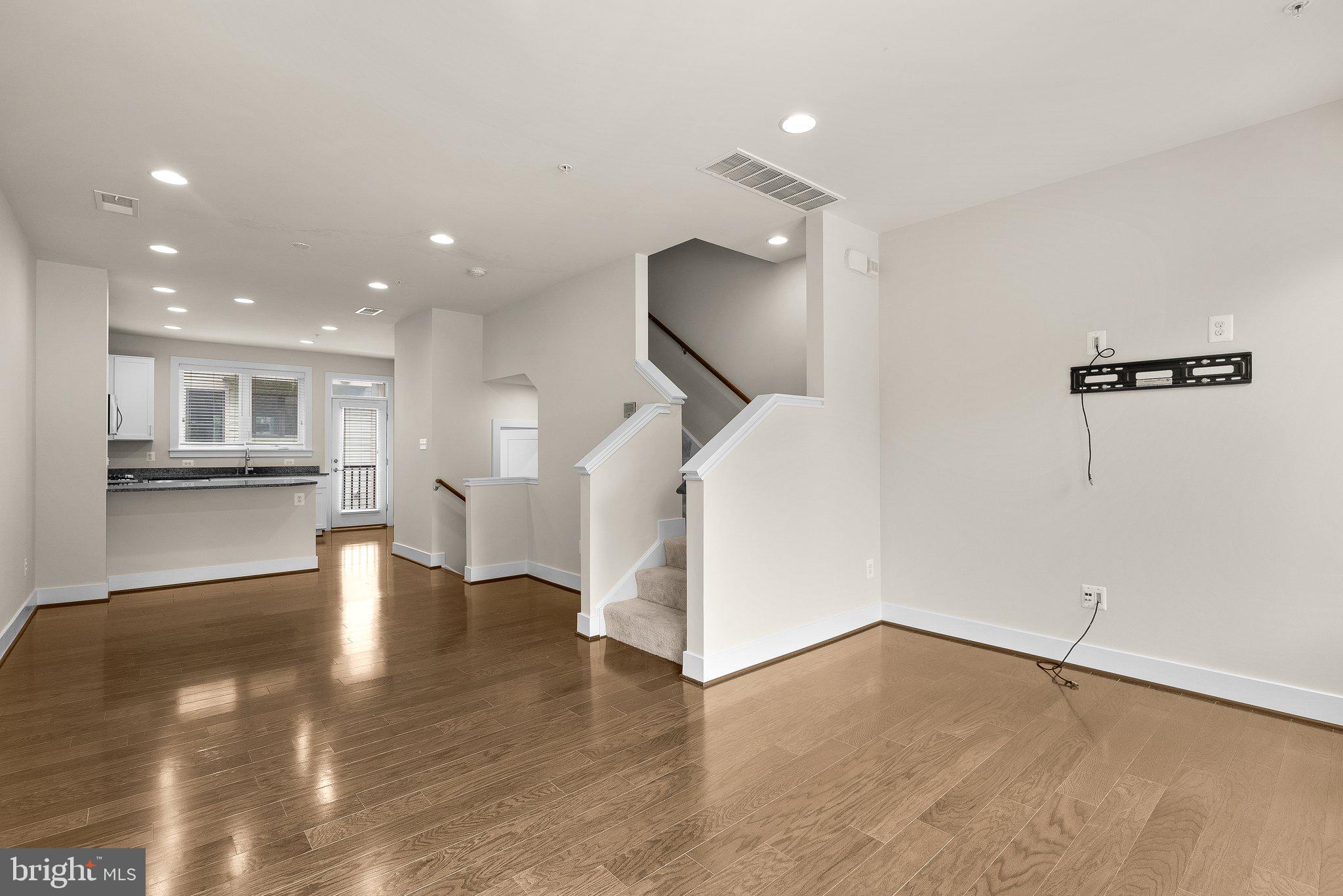 10413 Fernwood Road Bethesda, MD 20817 - Photo 4 of 31