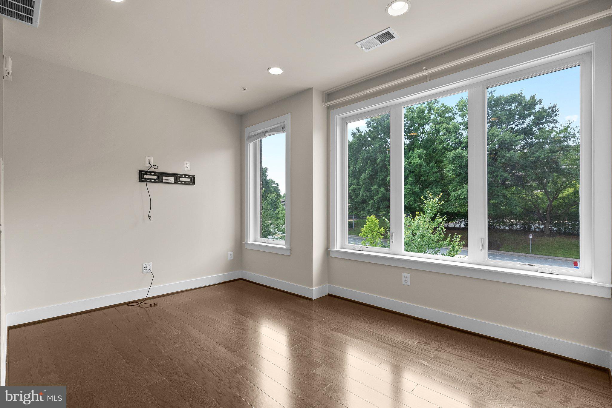 10413 Fernwood Road Bethesda, MD 20817 - Photo 6 of 31