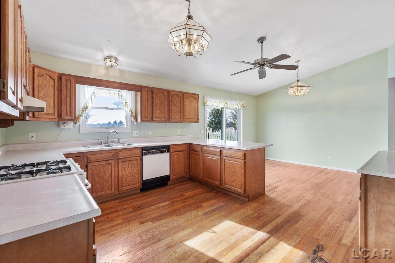 1213 Shumway Road Adrian, MI 49221 - Photo 5 of 39 50061035-4.JPG