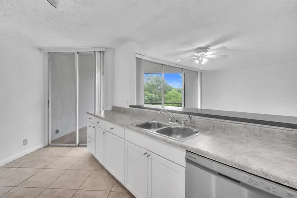 $2,300 | 3100 North Pine Island Road, Unit 306, Sunrise, FL 33351