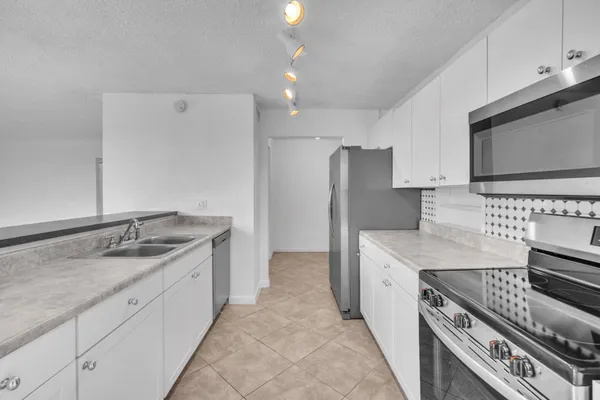 $2,300 | 3100 North Pine Island Road, Unit 306, Sunrise, FL 33351