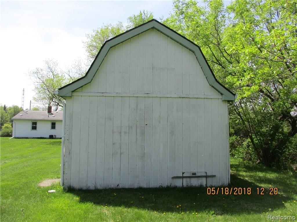 7526 Coldwater Road Flushing, MI 48433 - Photo 12 of 32
