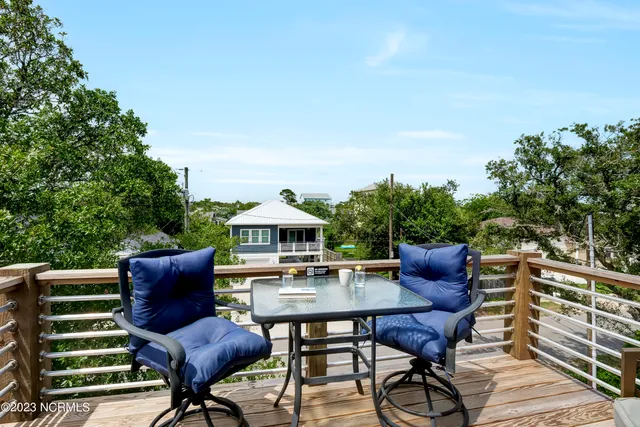 $3,000 | 305 Fayetteville Avenue, Unit 1, Carolina Beach, NC 28428