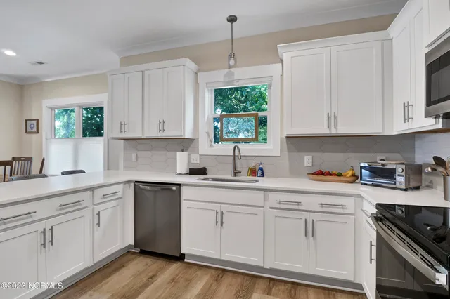 $3,000 | 305 Fayetteville Avenue, Unit 1, Carolina Beach, NC 28428