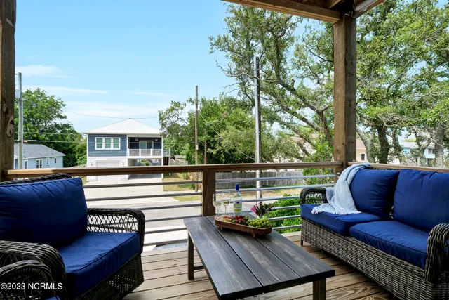 $3,000 | 305 Fayetteville Avenue, Unit 1, Carolina Beach, NC 28428