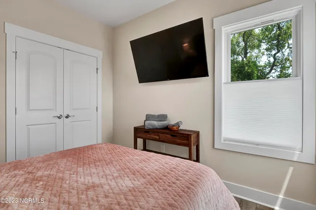 $3,000 | 305 Fayetteville Avenue, Unit 1, Carolina Beach, NC 28428