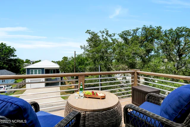 $3,000 | 305 Fayetteville Avenue, Unit 1, Carolina Beach, NC 28428