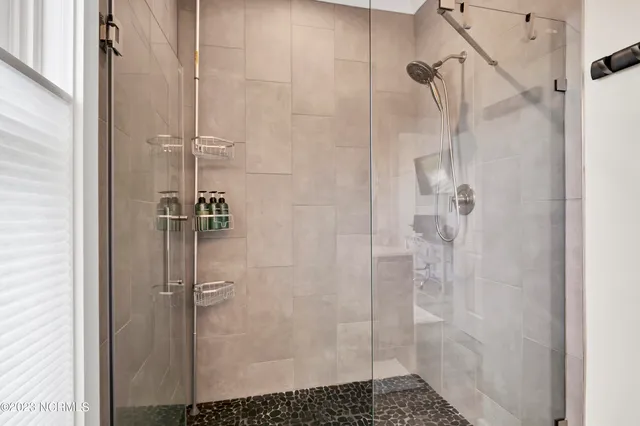 $3,000 | 305 Fayetteville Avenue, Unit 1, Carolina Beach, NC 28428