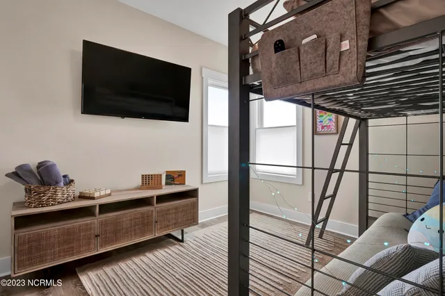 $3,000 | 305 Fayetteville Avenue, Unit 1, Carolina Beach, NC 28428