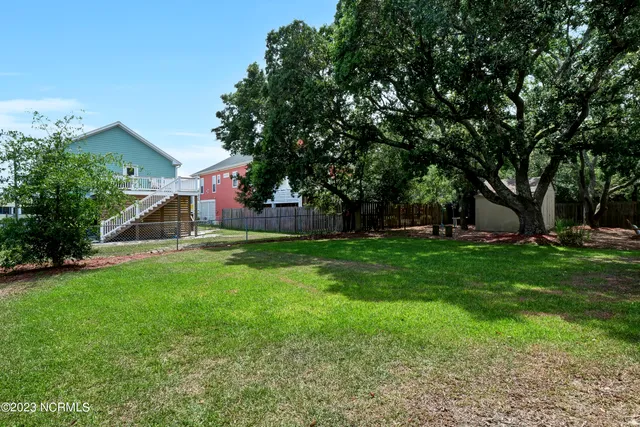 $3,000 | 305 Fayetteville Avenue, Unit 1, Carolina Beach, NC 28428