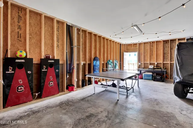 $3,000 | 305 Fayetteville Avenue, Unit 1, Carolina Beach, NC 28428