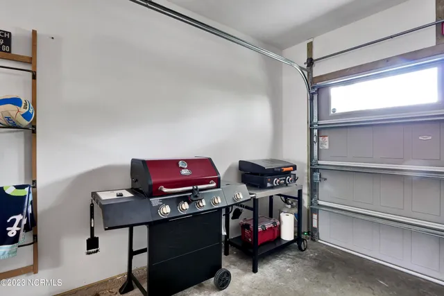 $3,000 | 305 Fayetteville Avenue, Unit 1, Carolina Beach, NC 28428