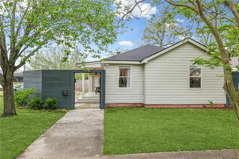 $395,000 | 2 Davis Boulevard, Jefferson, LA 70121