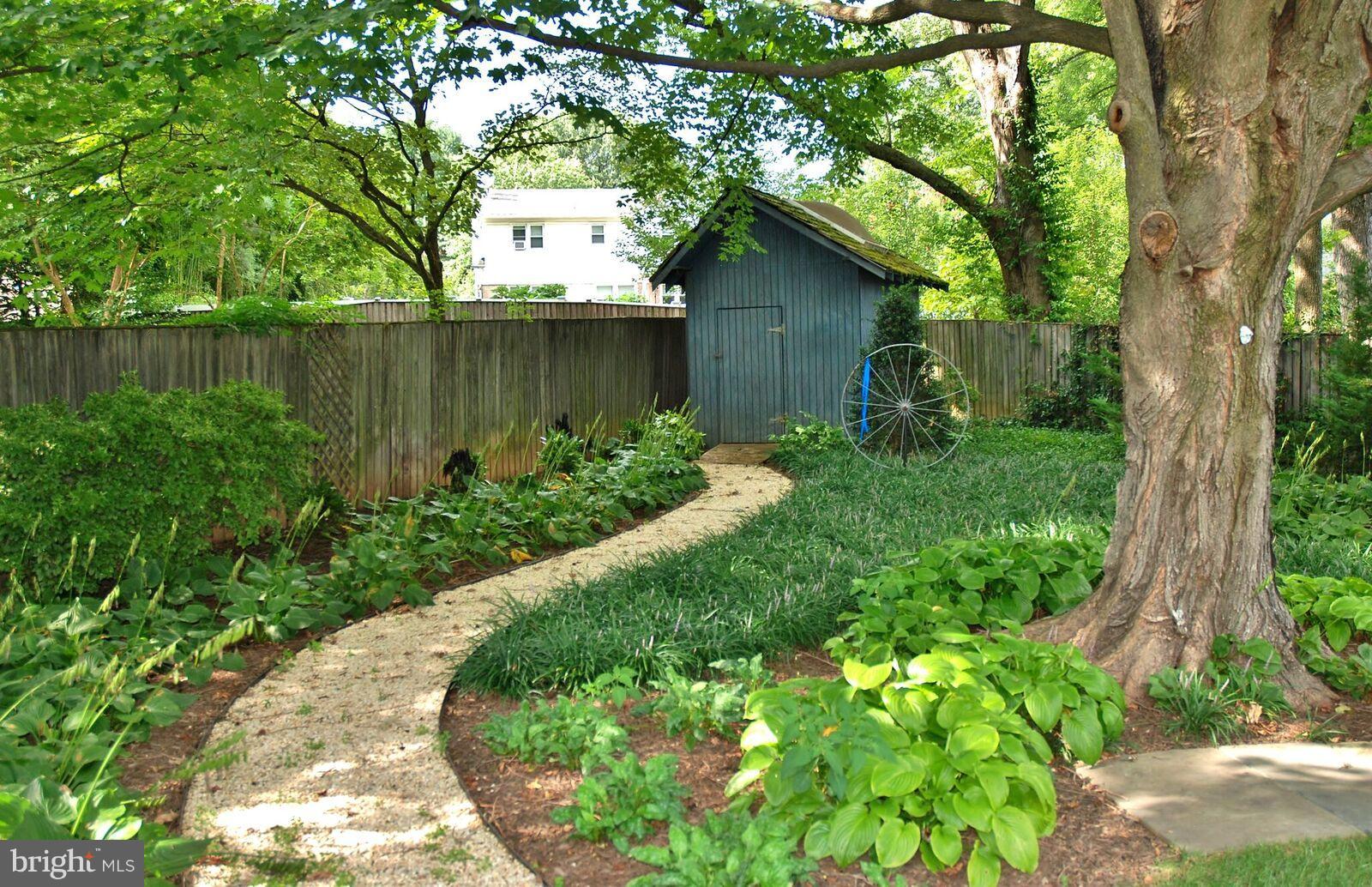 605 Cobblestone Court Silver Spring, MD 20905 - Photo 8 of 25 Exterior (Rear)