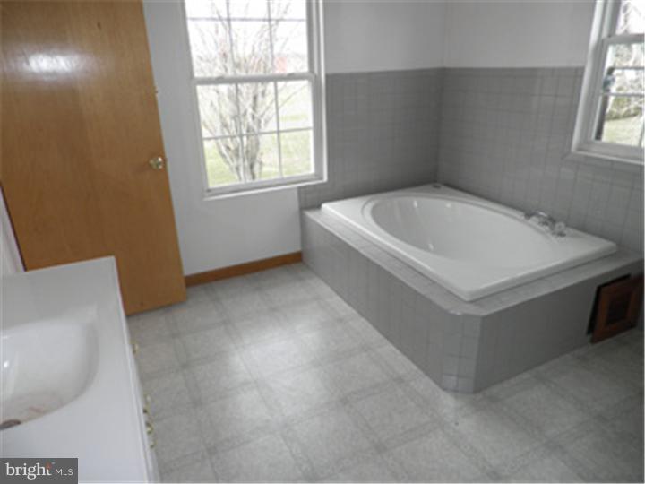 441 Gordon Road Robbinsville, NJ 08691 - Photo 9 of 13
