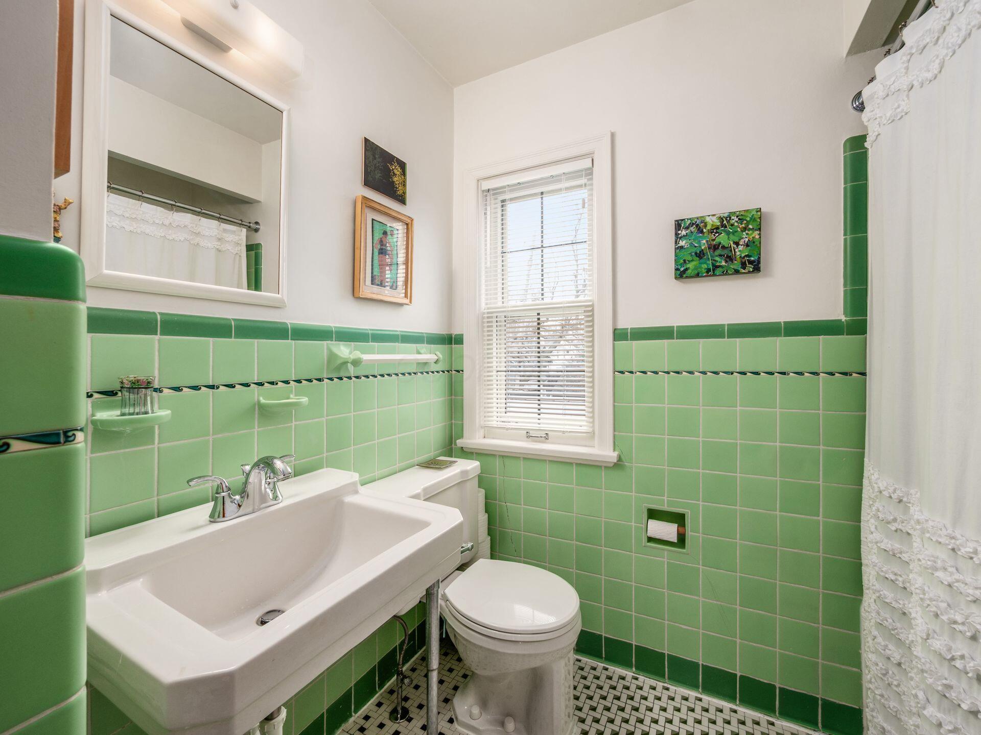 2240 Coventry Road Upper Arlington, OH 43221 - Photo 14 of 29 013_er Arlington OH 43221 USA