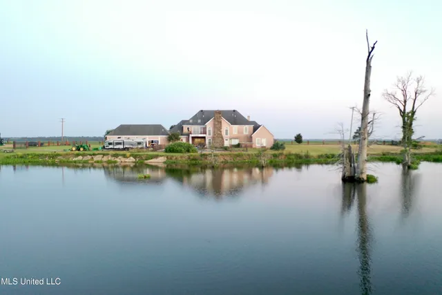 $299,000 | 2422 Outside Horseshoe Road, Tchula, MS 39169