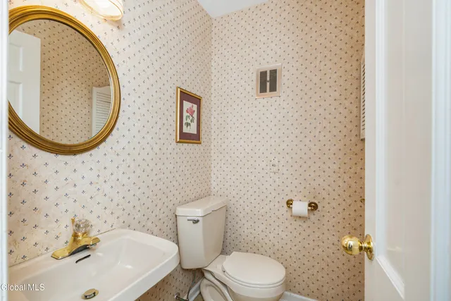 $545,000 | 21 Heather Lane, Bethlehem, NY 12054