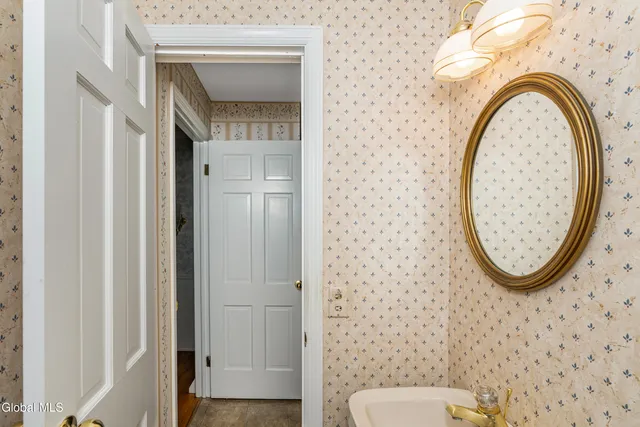 $545,000 | 21 Heather Lane, Bethlehem, NY 12054