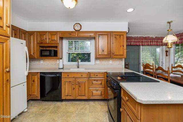 $545,000 | 21 Heather Lane, Bethlehem, NY 12054