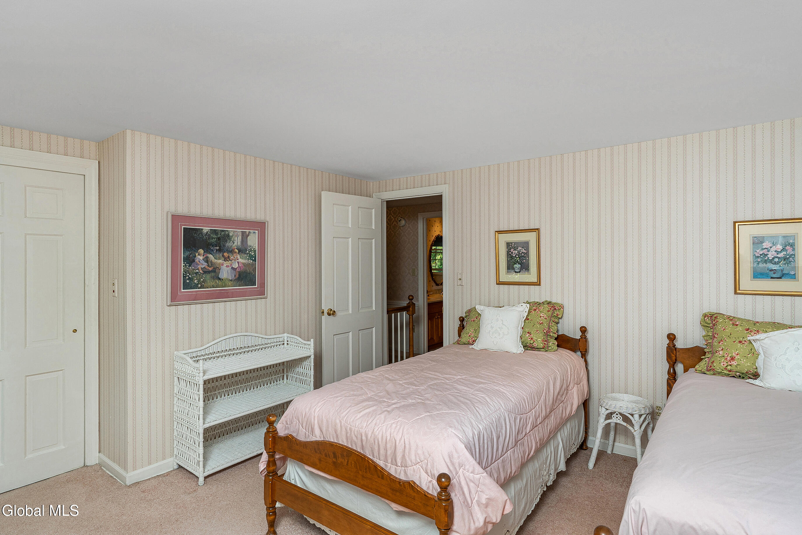 21 Heather Lane Bethlehem, NY 12054 - Photo 33 of 43 038-21-Heather-Ln