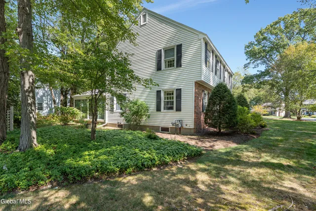 $545,000 | 21 Heather Lane, Bethlehem, NY 12054